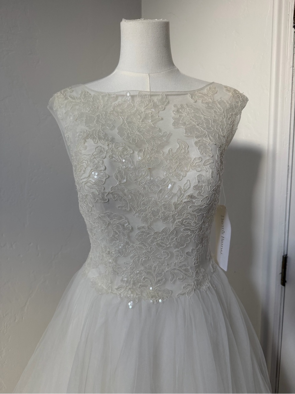 NWTs David’s Bridal Ivory Lace Appliqué Ball Gown Wedding Dress Style WG3672 - Picture 2 of 8